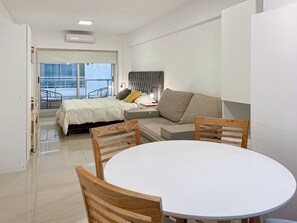 Leilighet, 1 soverom, tilgjengelighetstilpasset, røyk | Spisestue