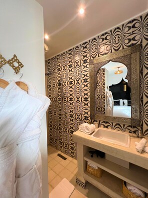 Hair dryer, towels, soap, shampoo - Riad El Khaeir (Marrakech)