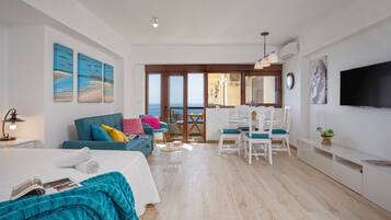 Una televisión de pantalla plana