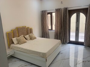 3 habitaciones y ropa de cama