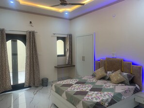 3 habitaciones y ropa de cama