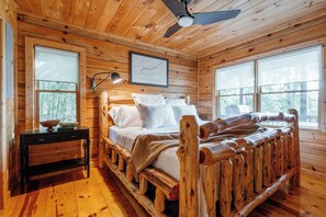 Room - Views @ Whitepath | Mtn Views + Hot Tub + Fire Pit (Ellijay)