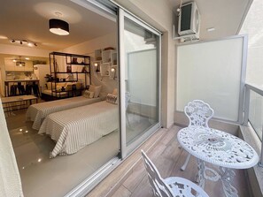 Balcony - Modern Studio In San Telmo With Pool - Paseo 423 (Buenos Aires)