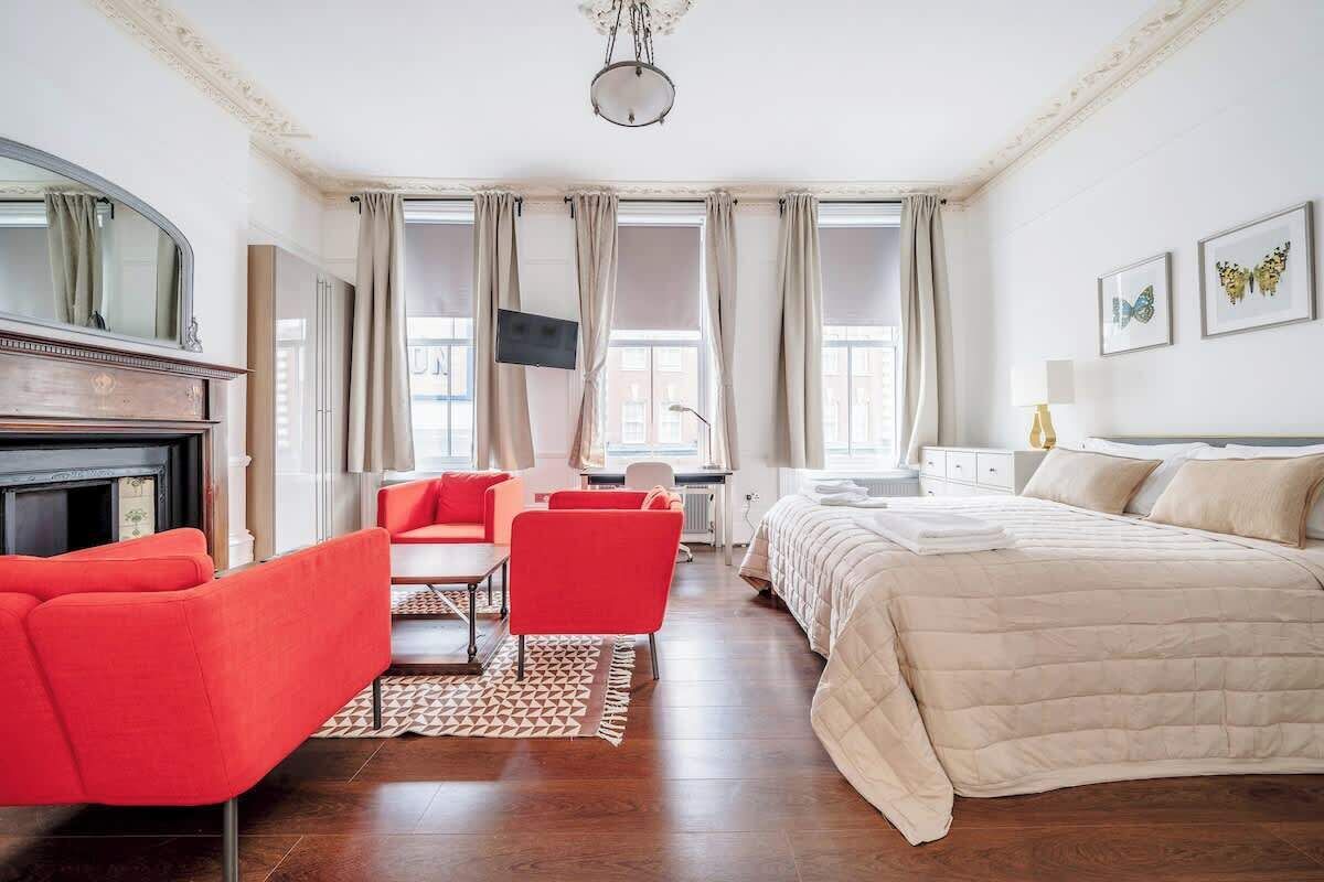 1 slaapkamer, een strijkplank/strijkijzer, wifi, beddengoed