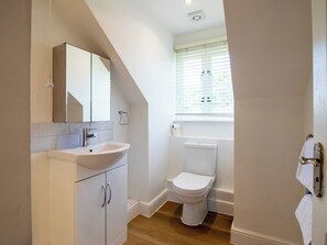 Shower, hair dryer - Shrewsbury Apartment (Shrewsbury)