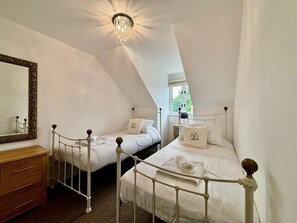 2 bedrooms, desk, iron/ironing board, free WiFi