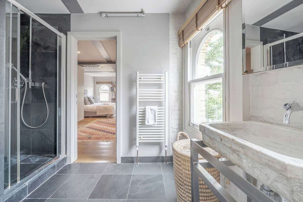 Shower, hair dryer, towels