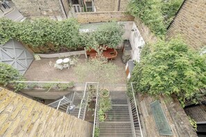 Outdoor dining - Experience London in amazing reconverted Gin house (London)