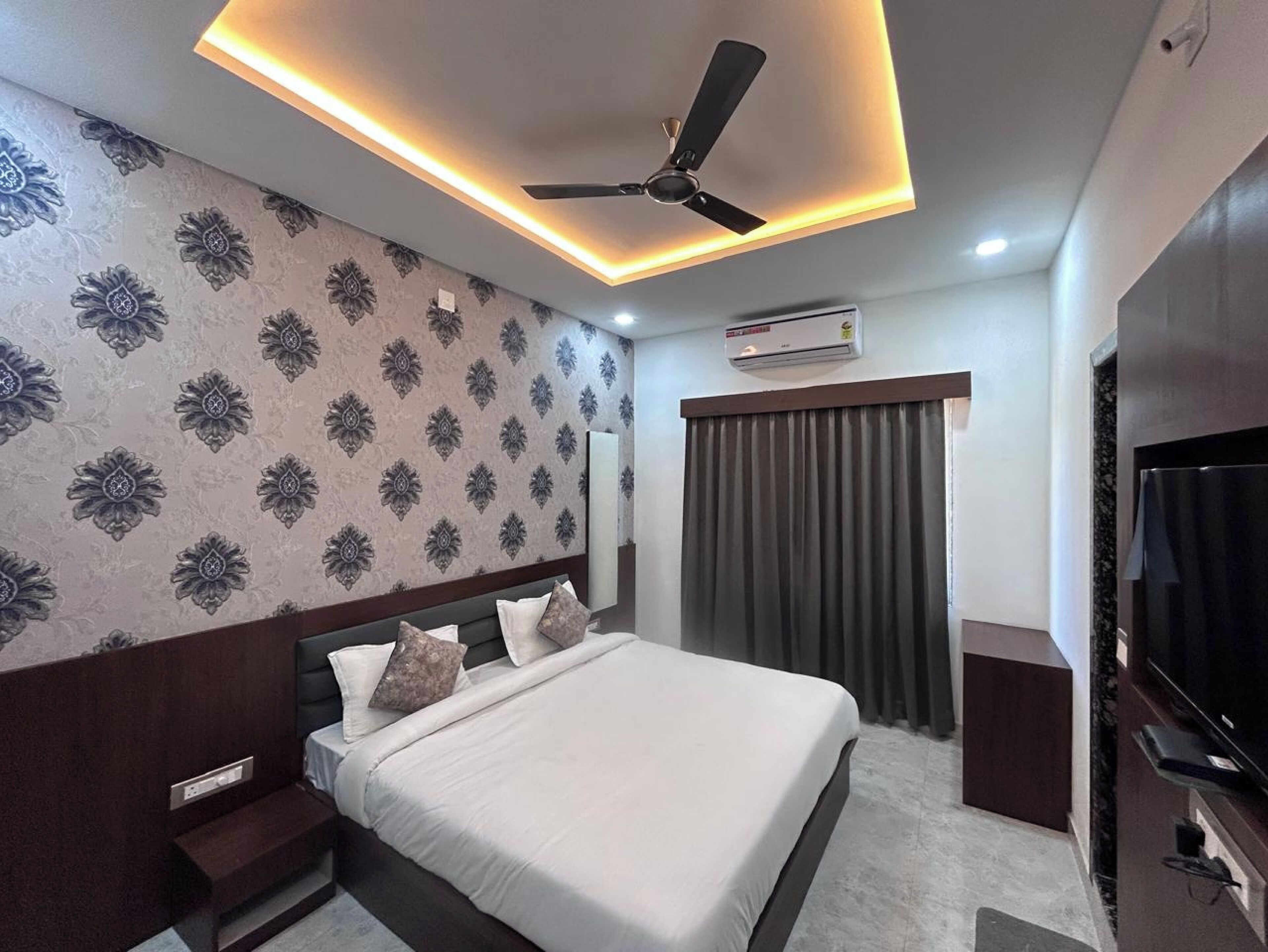 Habitación Deluxe | Ropa de cama de alta calidad, escritorio, wifi gratis y ropa de cama