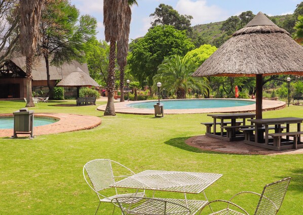 Indoor pool, 3 outdoor pools, pool loungers