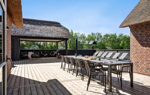 Outdoor dining - Stunning home in Ulfborg with sauna (Ulfborg)