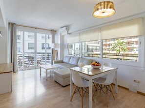 TV - Calma Mediterráneo - Apartment on the seafront promenade of Marbella (Marbella)