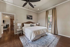 3 chambres, bureau, fer et planche à repasser, lit parapluie