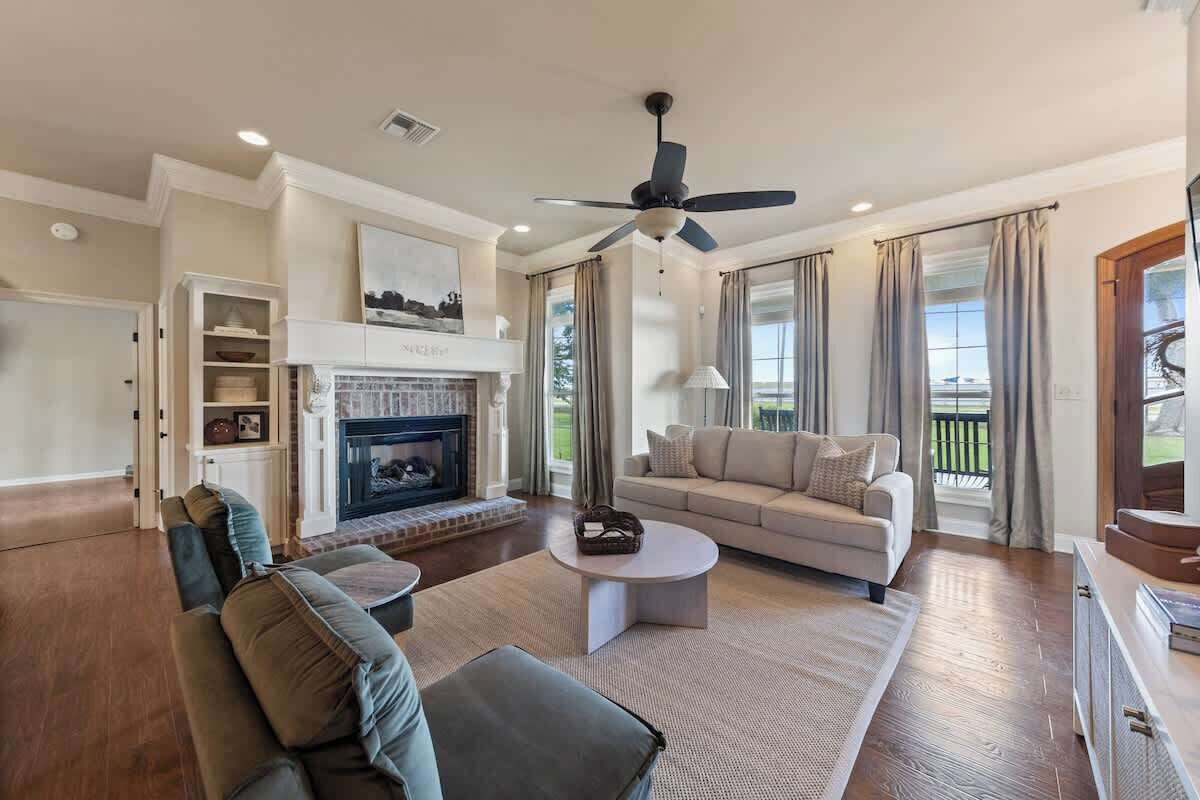 Smart TV, fireplace, offices