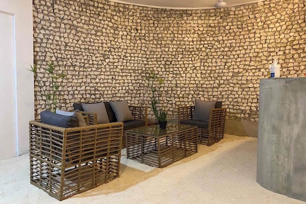 Vista frontal de la propiedad