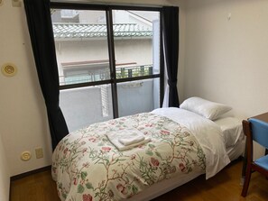 1 chambre, fer et planche à repasser, Wi-Fi, literie fournie