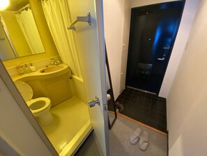 Hårføner, håndklær, såpe og sjampo