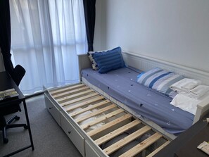 1 chambre, fer et planche à repasser, Wi-Fi, draps fournis