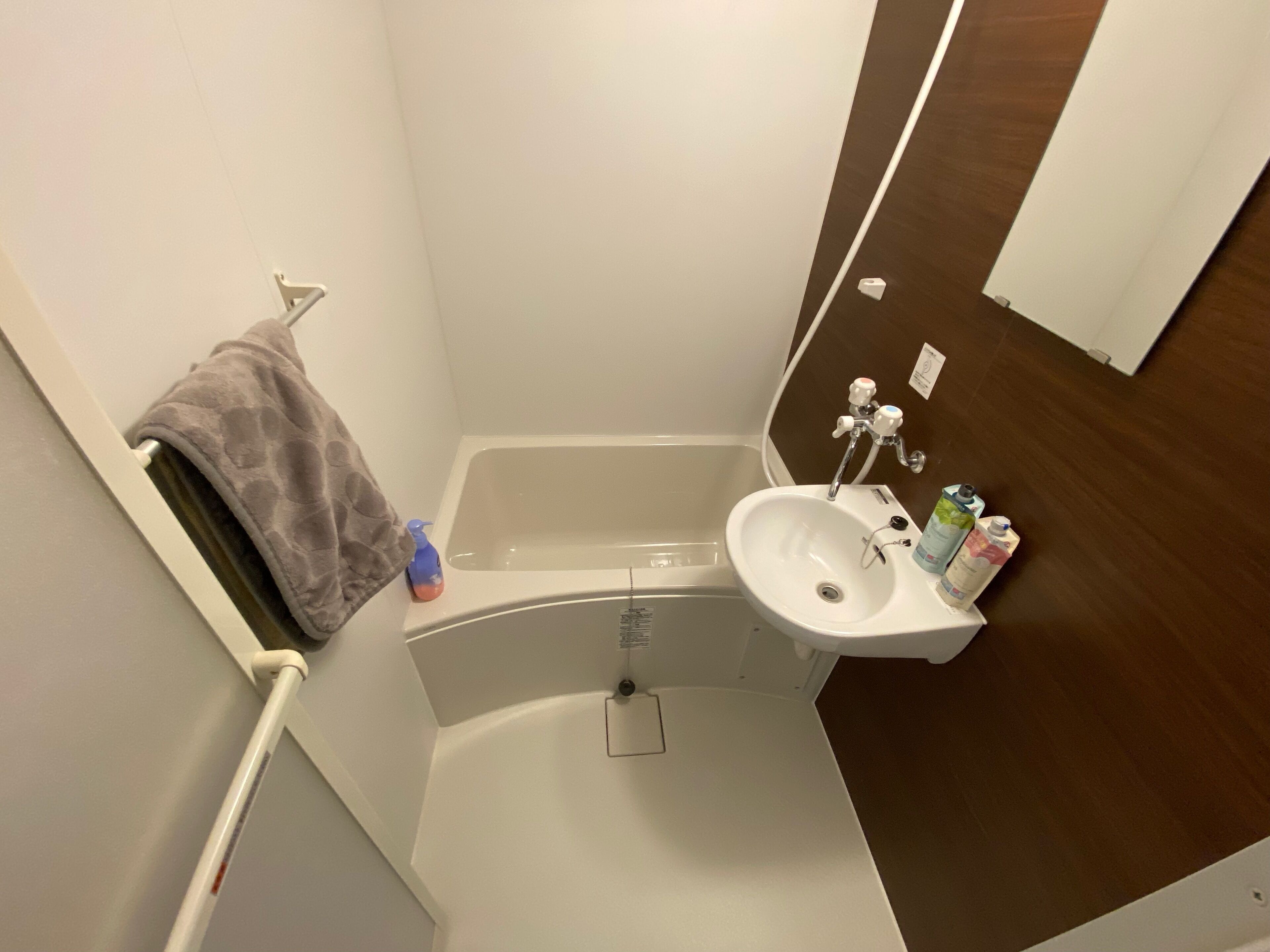 吹风机、坐浴桶、毛巾、肥皂