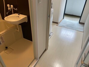 Hair dryer, bidet, towels, soap - W207 Tokyo Monthly Rental - Sakurashinmachi Reno (Setagaya City)