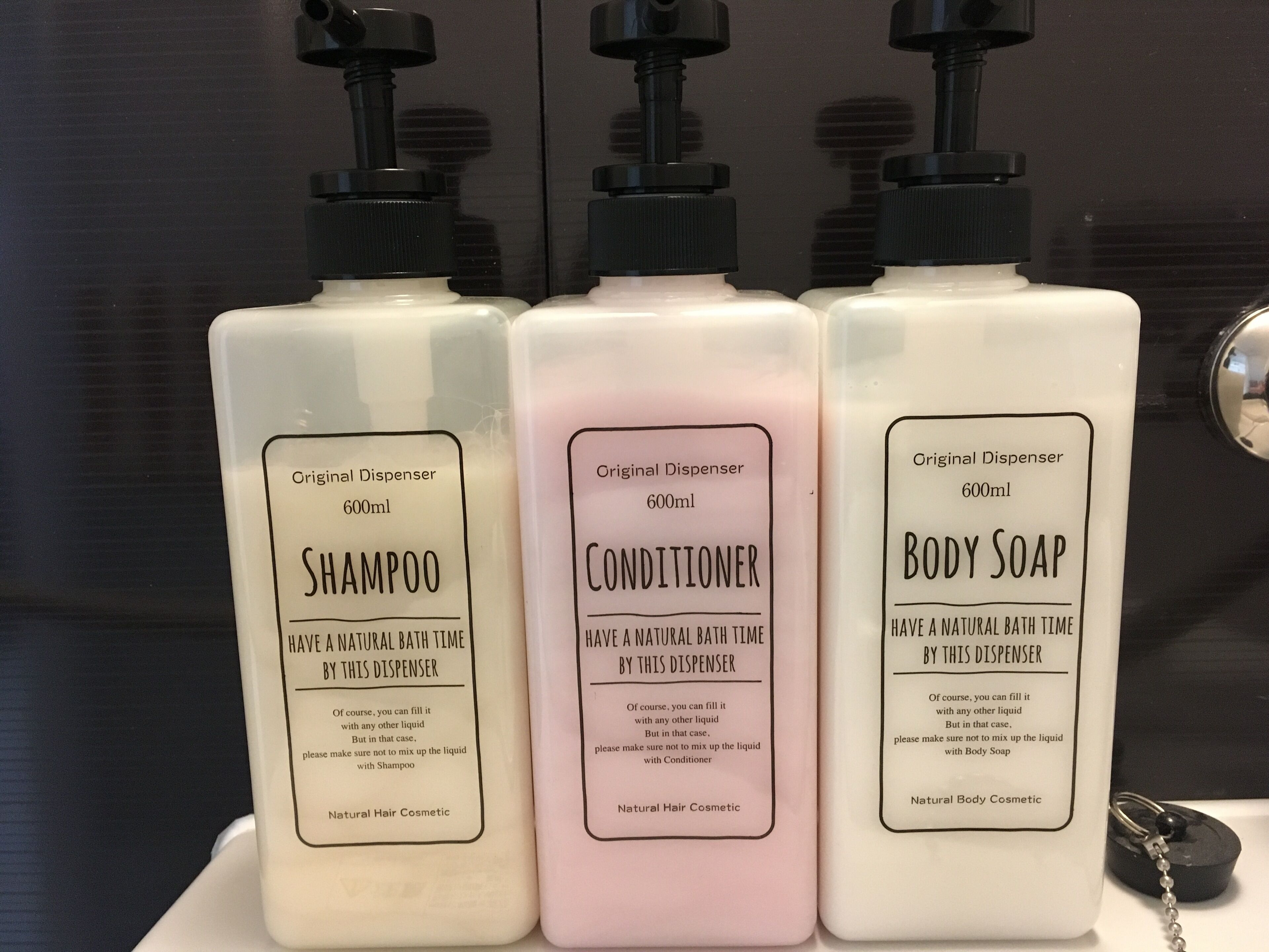 吹风机、坐浴桶、毛巾、肥皂