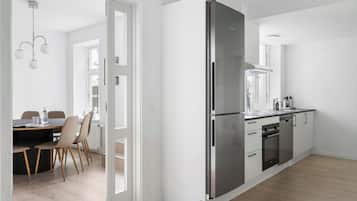 Frigorifero, forno, piano cottura, lavastoviglie