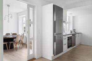 Refrigerador, horno, placa de cocina, lavavajillas