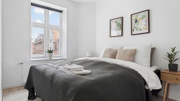 3 bedrooms, desk, iron/ironing board, WiFi