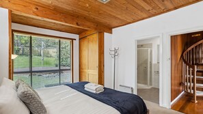 4 bedrooms, travel cot, free WiFi, bed sheets