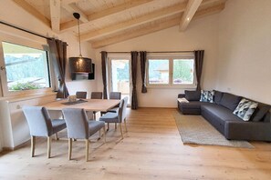 Apartment | Dining