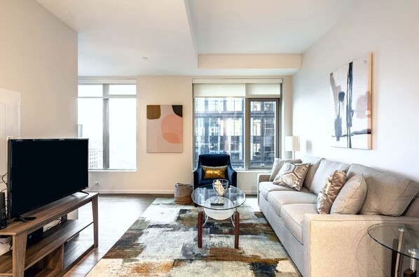 TV, offices - Modern Apt In Seaport 2 Min. Walk Downtown (Boston)