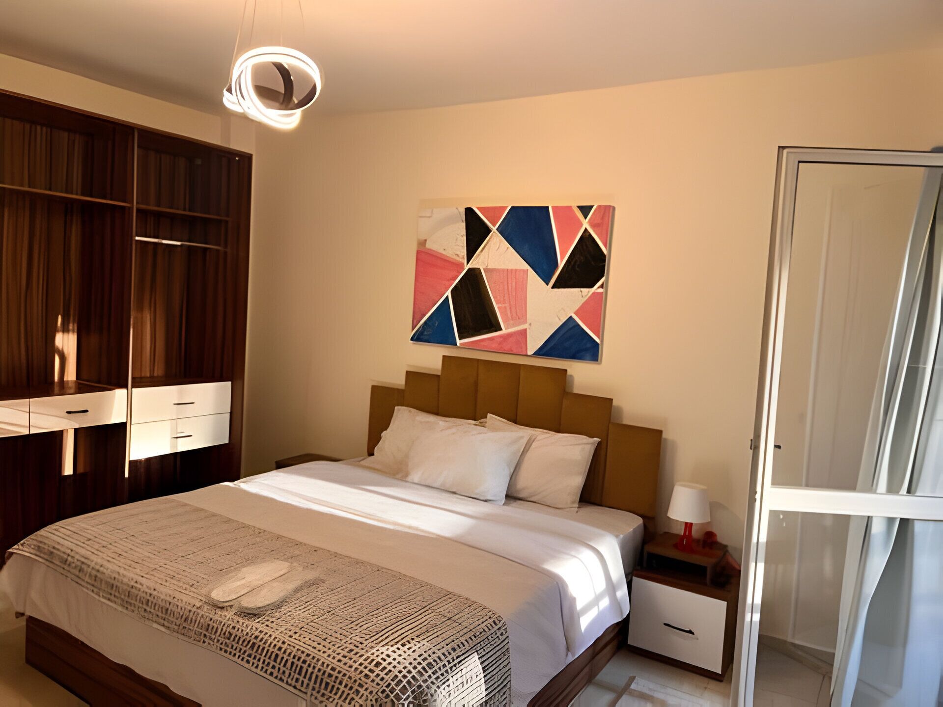 2 habitaciones, tabla de planchar con plancha, wifi y ropa de cama 