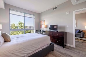 1 bedroom, desk, iron/ironing board, WiFi