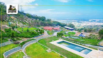 Kolam renang outdoor