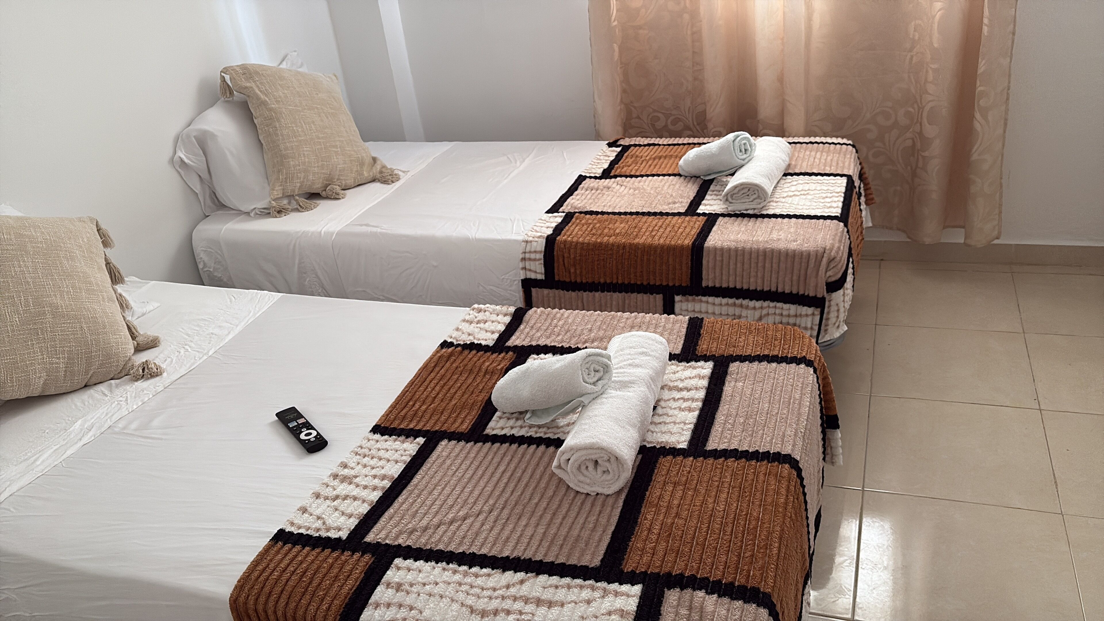 2 bedrooms, iron/ironing board, travel cot, free WiFi