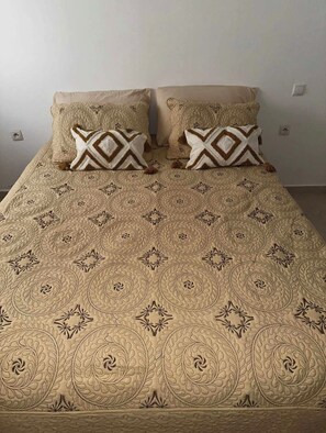 2 bedrooms, iron/ironing board, travel cot, free WiFi