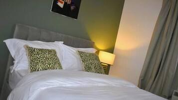 2 bedrooms, iron/ironing board, free WiFi