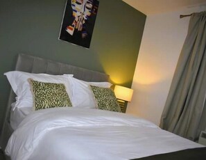 2 bedrooms, iron/ironing board, free WiFi