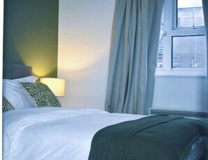 2 bedrooms, iron/ironing board, free WiFi