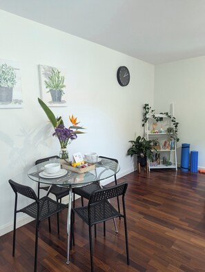 Dining - Your home away from home is at a quiet place in Brunswick. (Brunswick West)