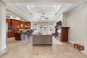 Smart TV, fireplace, offices - Bay Harbor Cove: A Pinnacle of Luxury Living (South Padre Island)