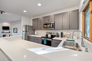 Fridge, microwave, stovetop, dishwasher