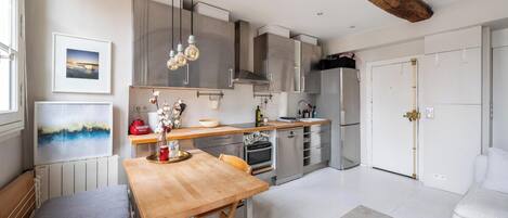 Fridge, microwave, oven, stovetop