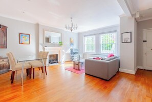 TV, books - Elegant 2BD Flat with Prvt Patio, West Kensington (Greater London)