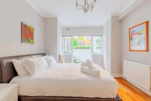 2 bedrooms, iron/ironing board, internet, bed sheets