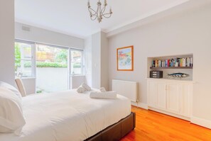 2 quartos, ferros/tábuas de passar roupa, acesso à internet