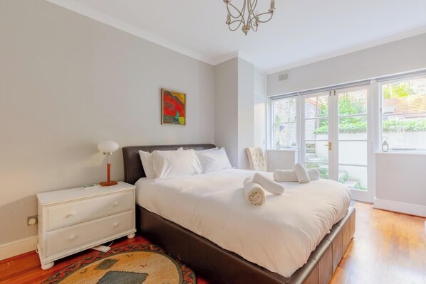 2 室のベッドルーム、アイロン / アイロン台、インターネット、ベッドシーツ