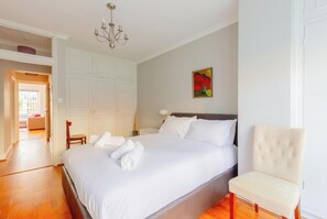 2 chambres, fer et planche à repasser, accès Internet, draps fournis