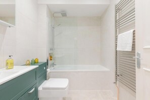 Douche, sèche-cheveux