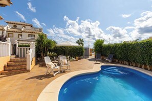 A swimming pool with lounge chairs and a patio area. - Honey Life Villa by Fidalsa (Orihuela)